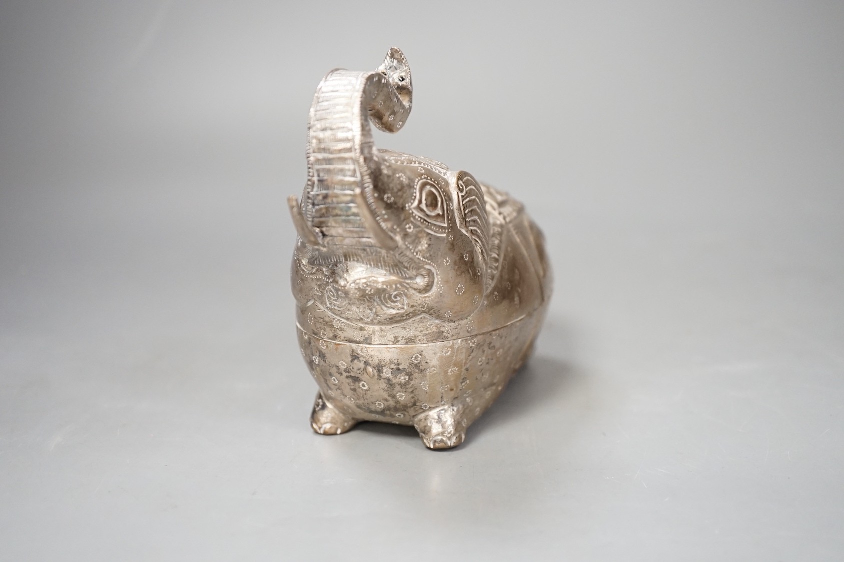 A Malay betel nut ‘elephant’ box and cover - 11.5cm tall